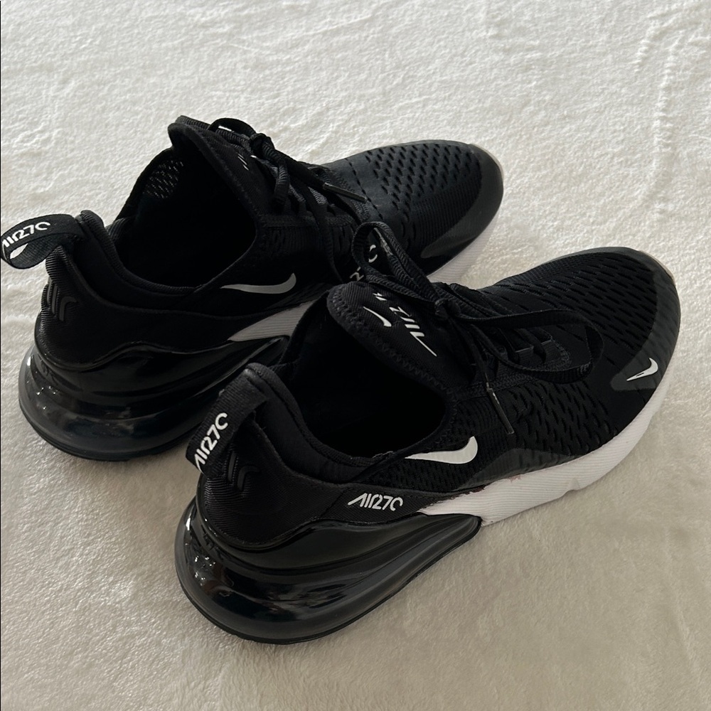 Nike Air Max 270 Women’s Size 10 Black and White Sneakers. Excellent Condition - Picture 7 of 10